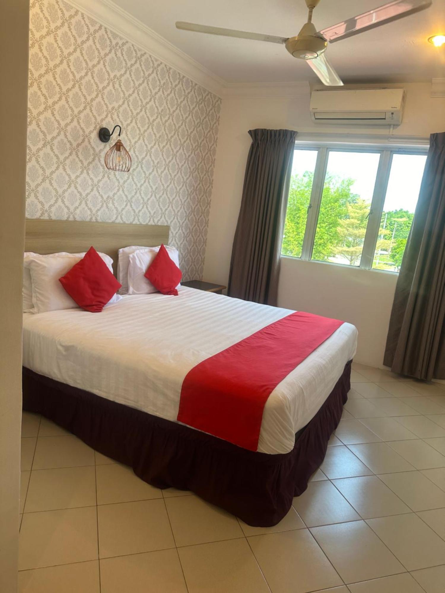 V Hotel Teluk Intan Eksteriør bilde