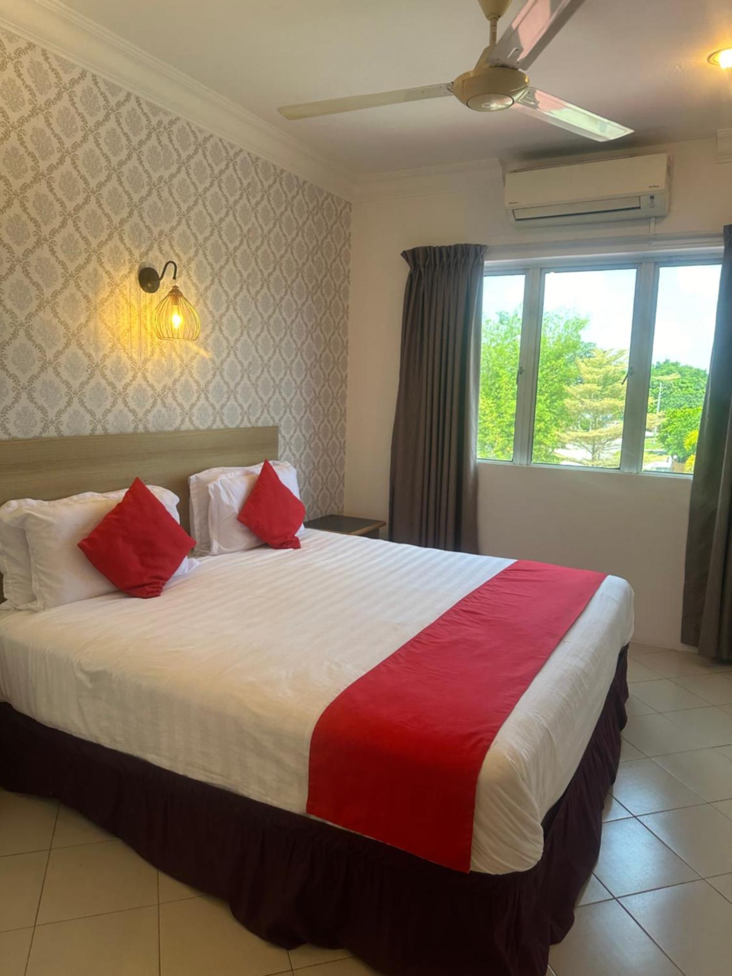 V Hotel Teluk Intan Eksteriør bilde